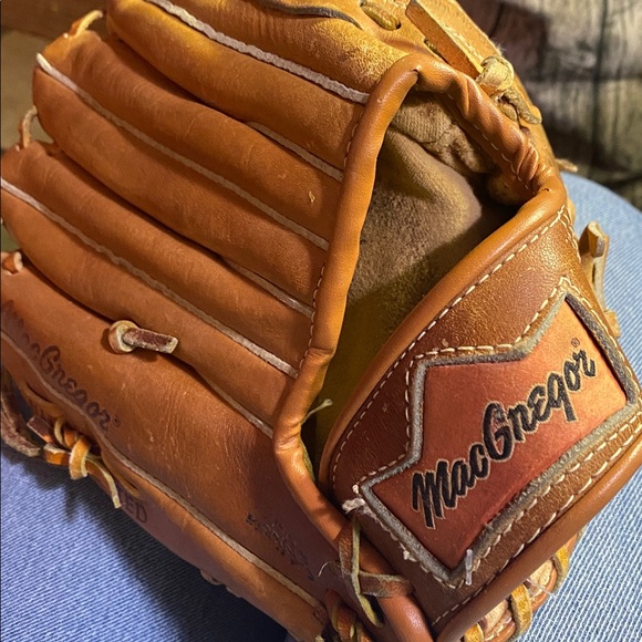 Left Hand Fielder Baseball Glove - Picture 4 of 6